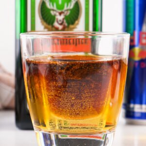 J?gerbomb (J?germeister + Red Bull)